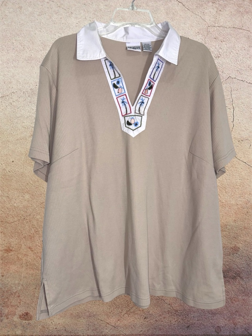 Carolina Colours Beige Short-Sleeve Polo with White Contrast Embroidered Collar